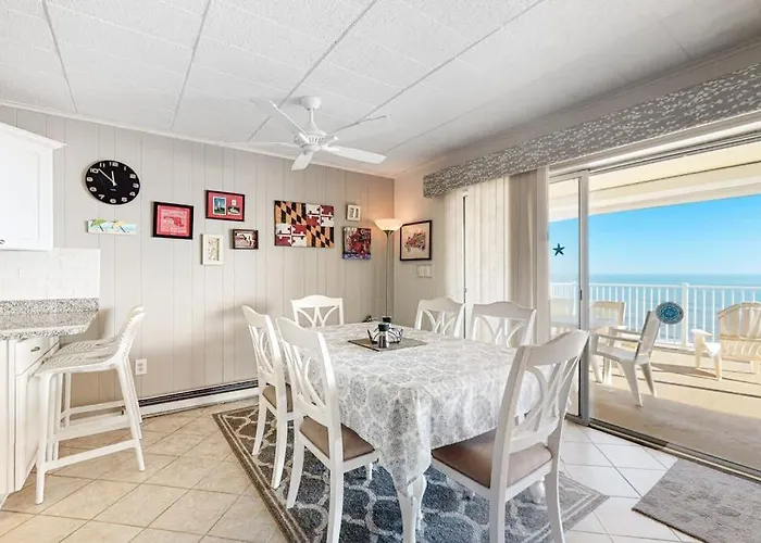 Comfortable And Convenient Oceanside With Shared Pool Free Wifi & Balcony