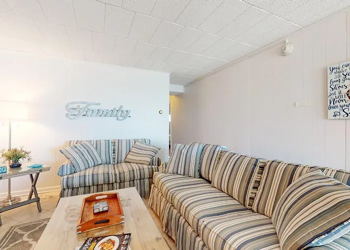 Comfortable And Convenient Oceanside With Shared Pool Free Wifi & Balcony Holiday home