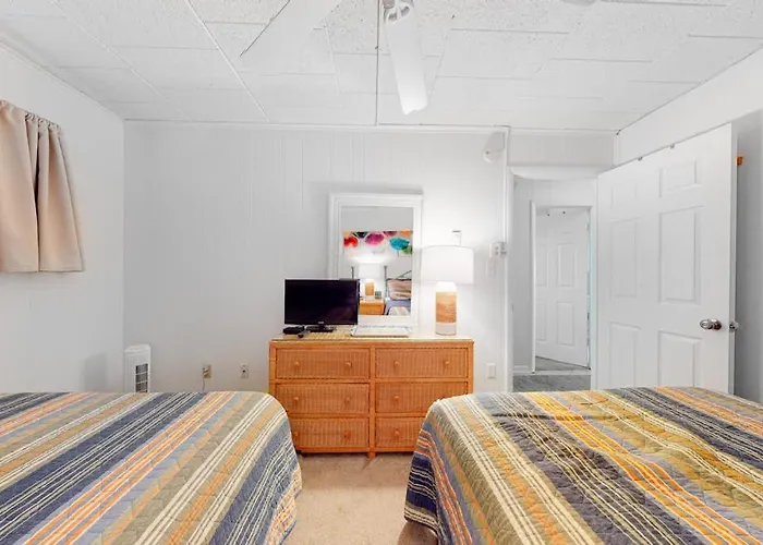 Comfortable And Convenient Oceanside With Shared Pool Free Wifi & Balcony Holiday home *