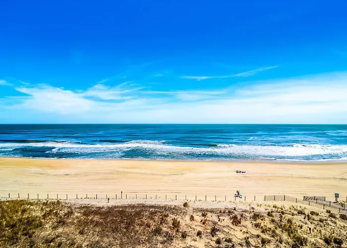 Holiday home Comfortable And Convenient Oceanside With Shared Pool Free Wifi & Balcony